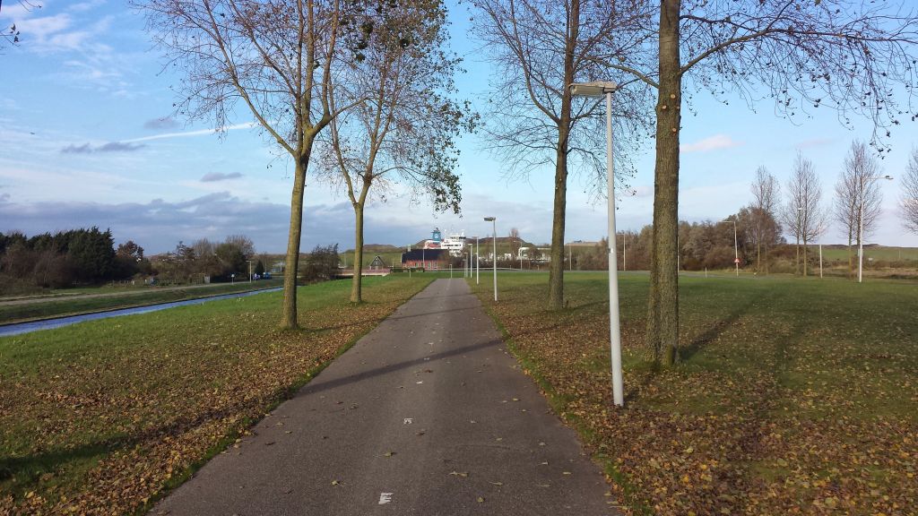 Bike path near Noordzee Kaanal